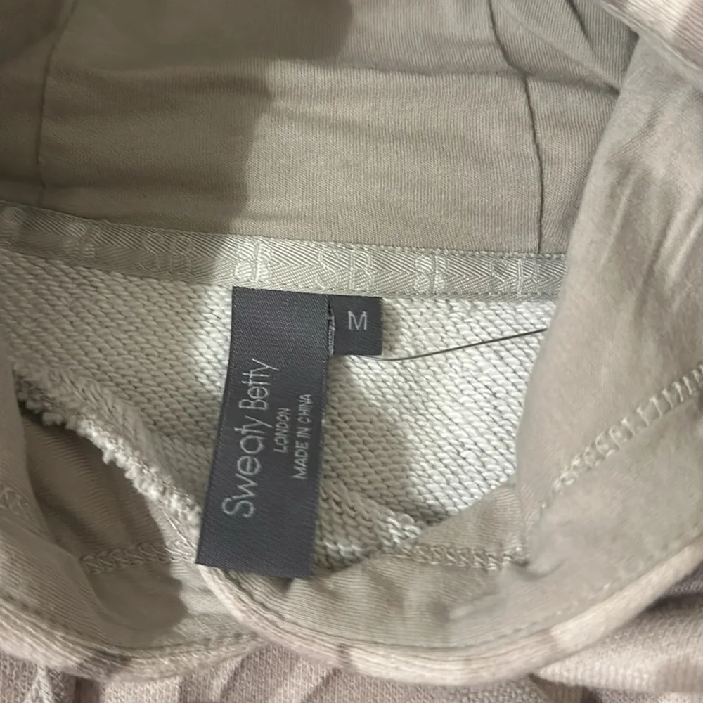 Sweaty Betty Cropped Hoodie in Ivory Tiger Print Medium - Picture 4 of 9